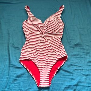 Full piece bathing suit
